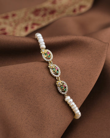 Noor Soft Glow Pearl Bracelet