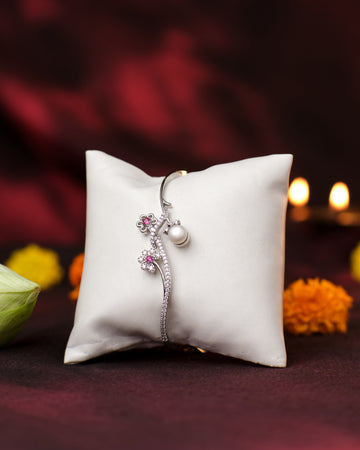 Pretty Floral Pearl Bangle