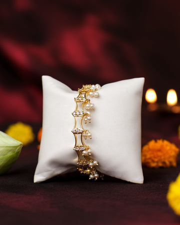 Regal Pearl Cluster Bangle