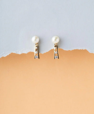 Pretty Stone Studded Silver Earring - Chandrani Pearls