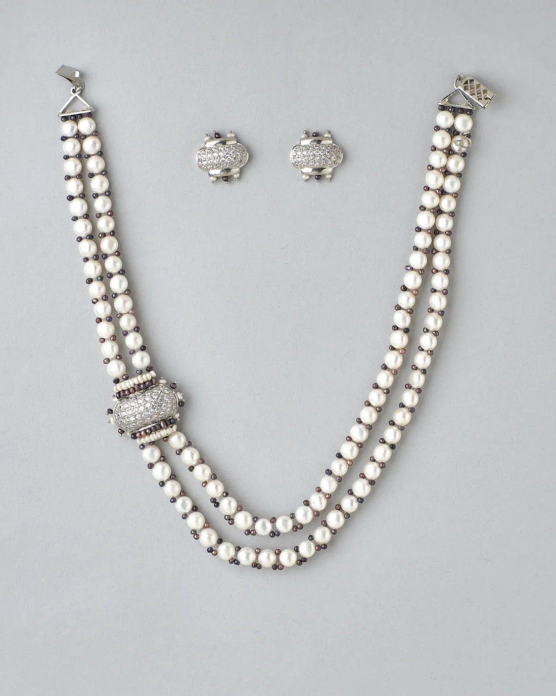 Double-Layer Black and White Pearl Necklace Set