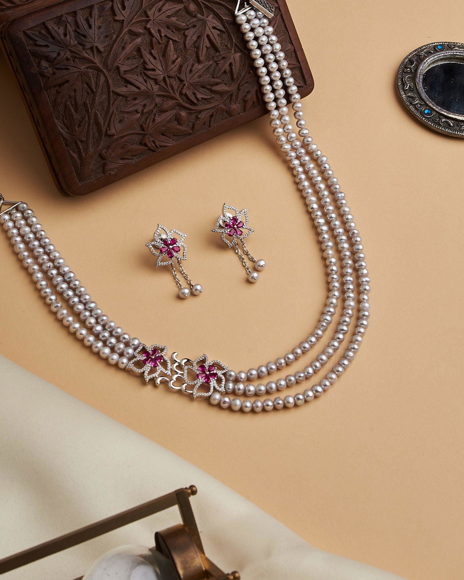 Side Pendant Three line White Pearl Neckace Set