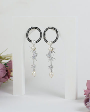 The Frosty Wreath Pearl Earrings
