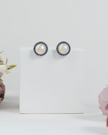 White Dust Pearl Stud Earring