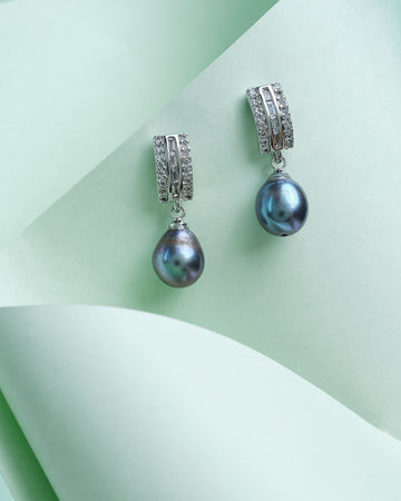 Statement pearls with shine