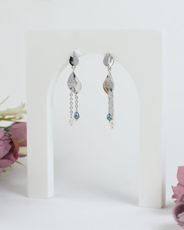 Rainy Day Delights Pearl Earring