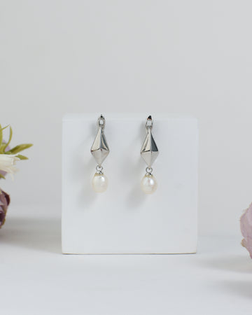 Everyday Elegance Pearl Earrings