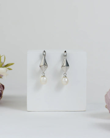 Everyday Elegance Pearl Earrings