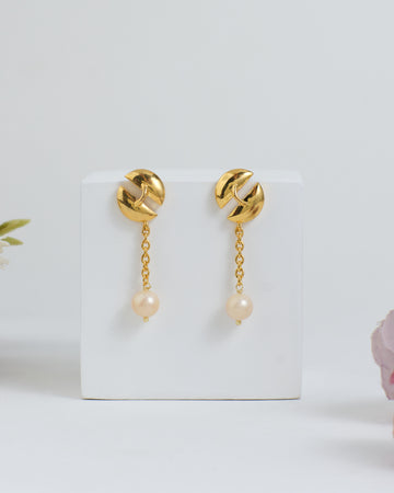 Melodic Trumpet Pearl Earrings