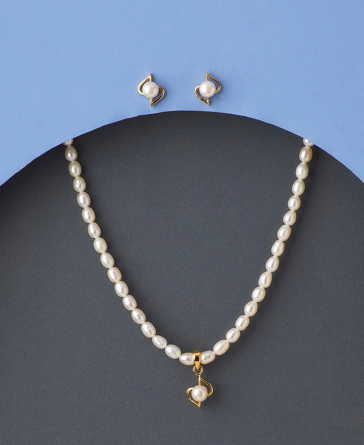 Pretty Pearl Necklace Set