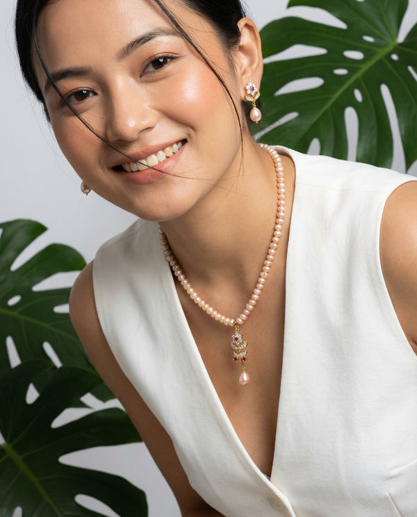 Elegant Peach Pearl Floral Necklace Set