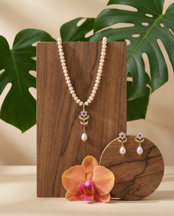Elegant Peach Pearl Floral Necklace Set