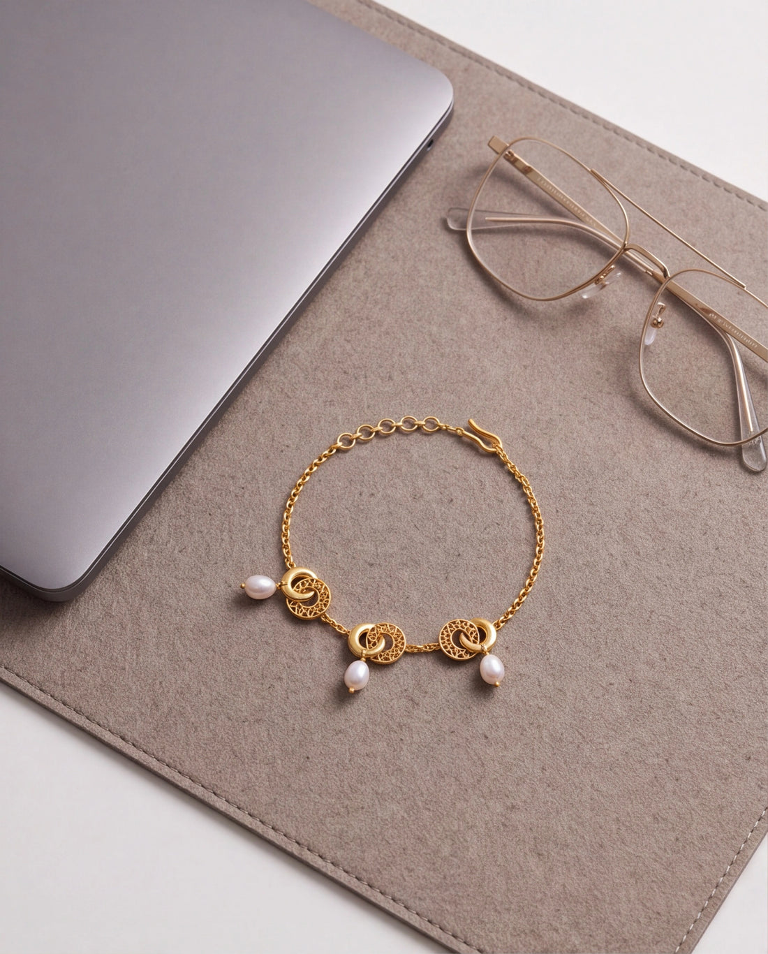Gold-Plated Interlocking Circle & Pearl Charm Bracelet