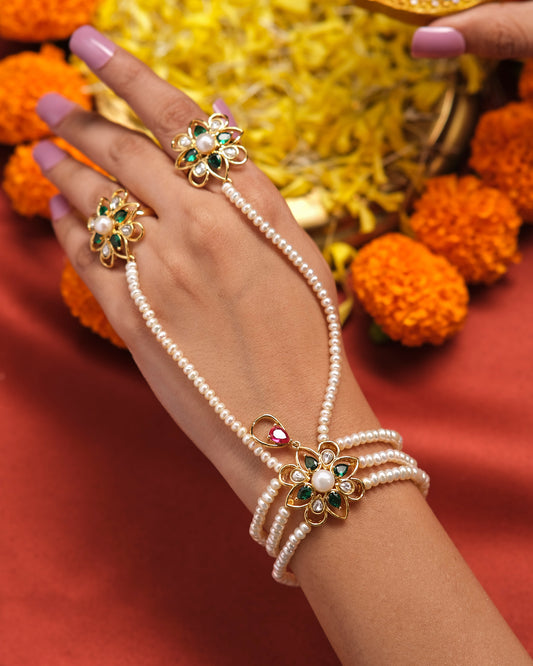 Flowery Spheres Pearl Bracelet