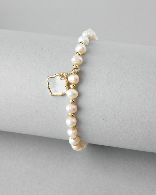 Classic Elegance – A timeless mother-of-pearl bracelet that adds soft shimmer to any style.