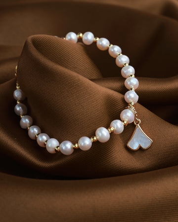 Celestial Shine – Brighten your look with this heavenly pearl piece.