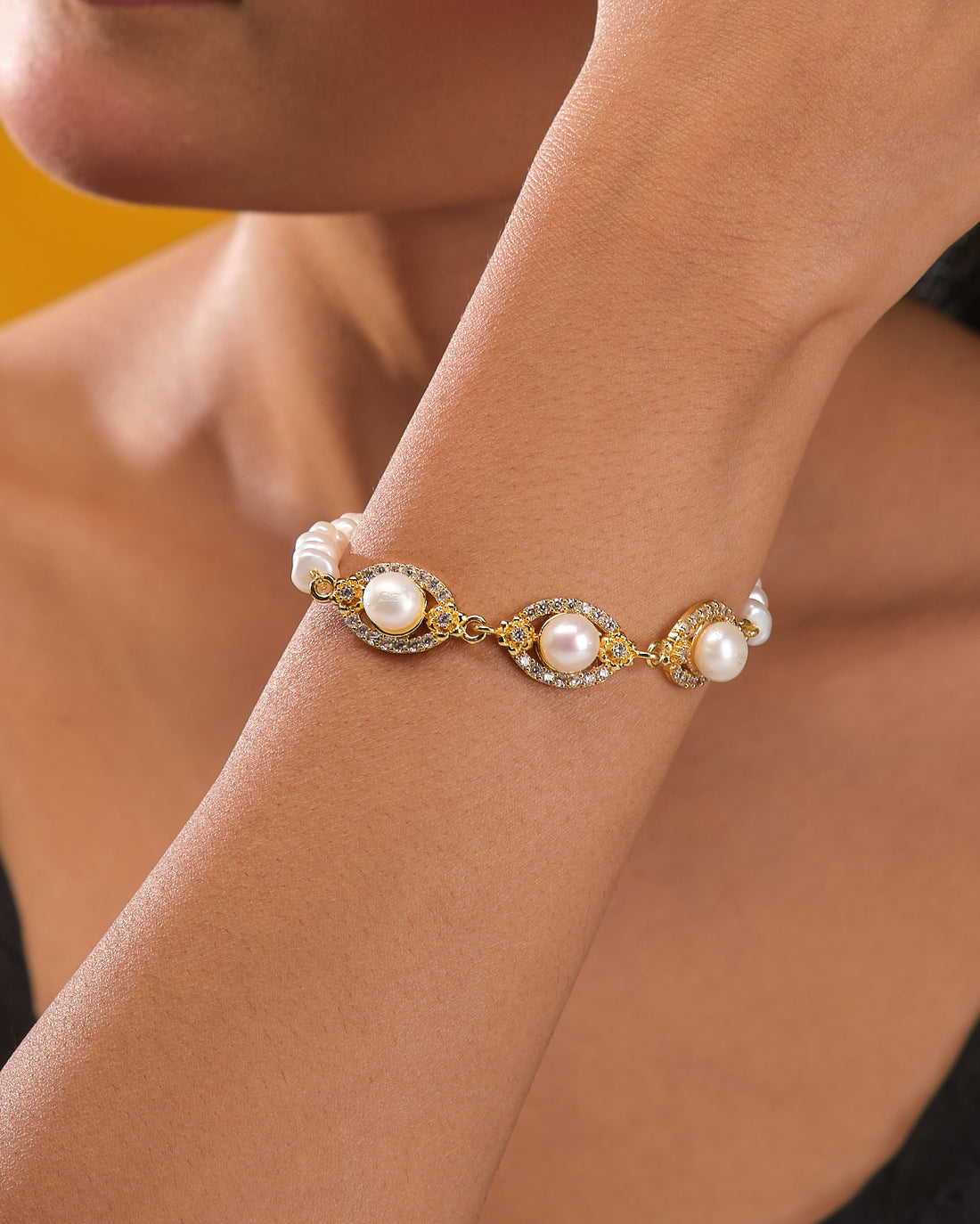 Delicate Pearl Bracelet with Cubic Zirconia Sparkle