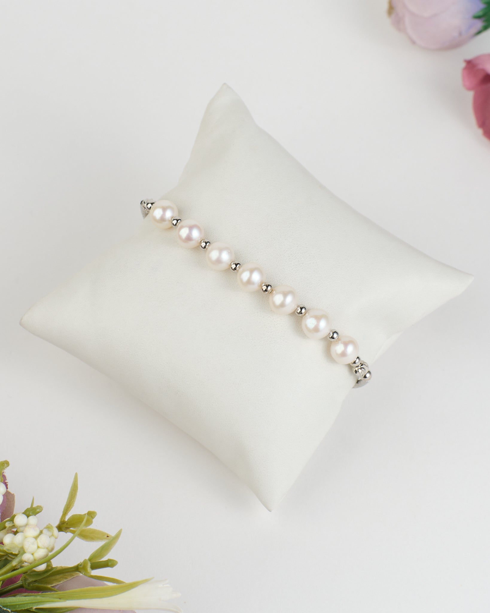 Petite Spheres Dramatic Pearl Bracelet