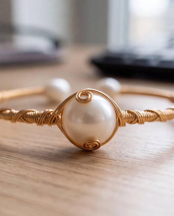 Solitaire Pearl Spiral Wire Collar Bangle