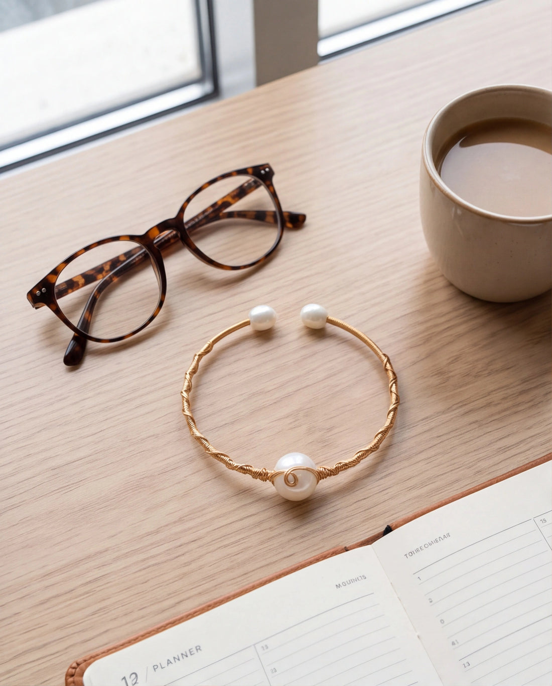 Solitaire Pearl Spiral Wire Collar Bangle