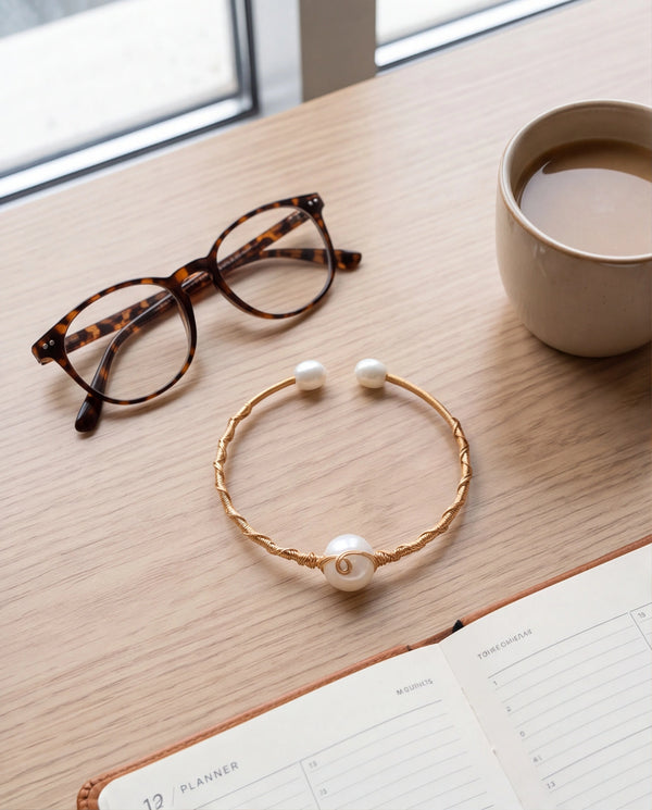 Solitaire Pearl Spiral Wire Collar Bangle