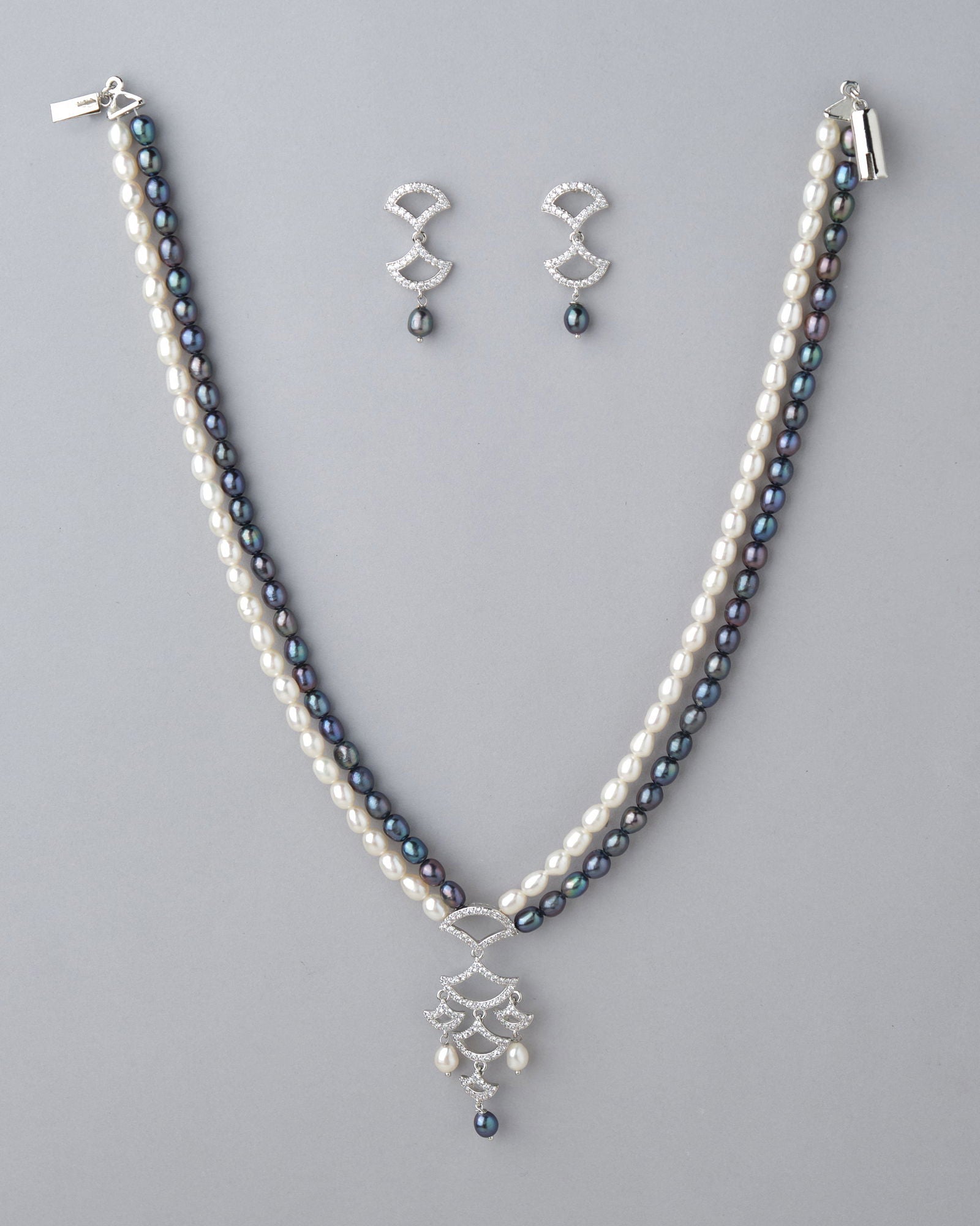 An Elegant Flow Pearl Necklace Set - Chandrani Pearls