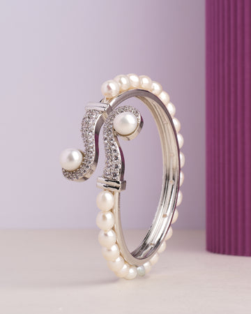The Fervid Twister Pearl Bangle