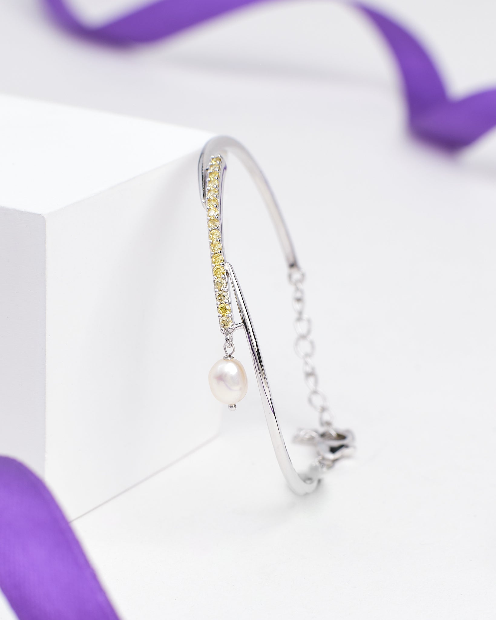 Minimalist 925 Silver Bracelet with Cubic Zirconia Accents