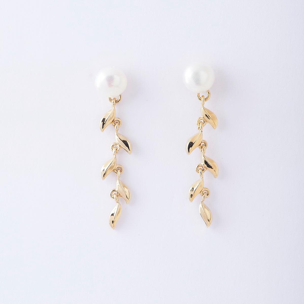 Beautiful Leaf Hanging Earring - Chandrani Pearls