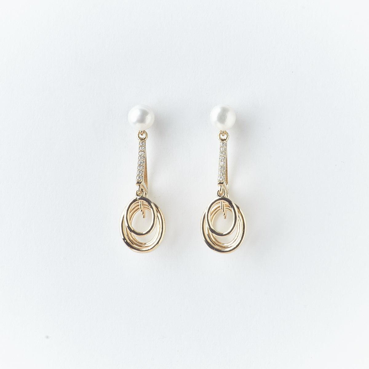 Delicate Stone Studded Pearl Earring - Chandrani Pearls
