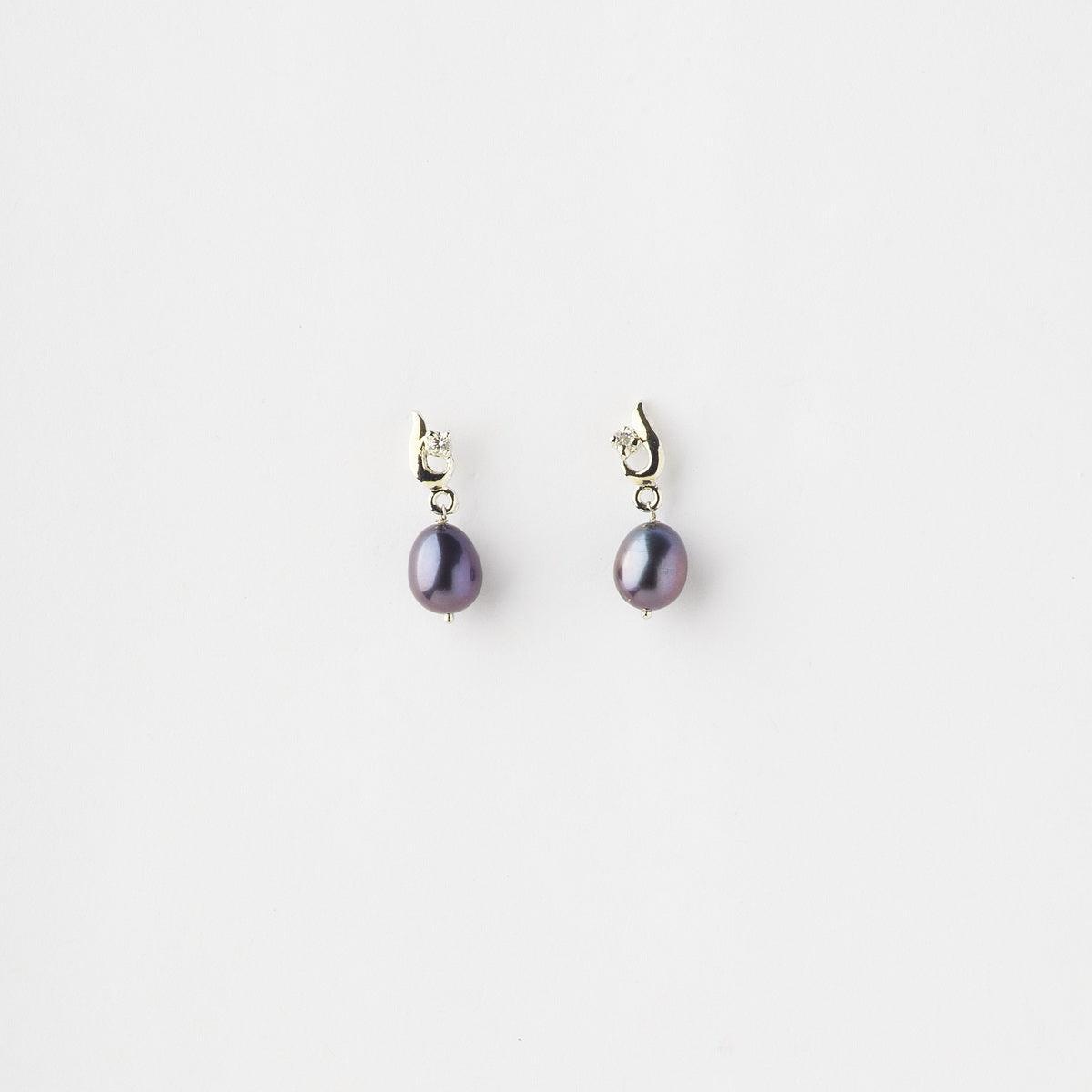 Delicate Stone Studded Pearl Earring - Chandrani Pearls
