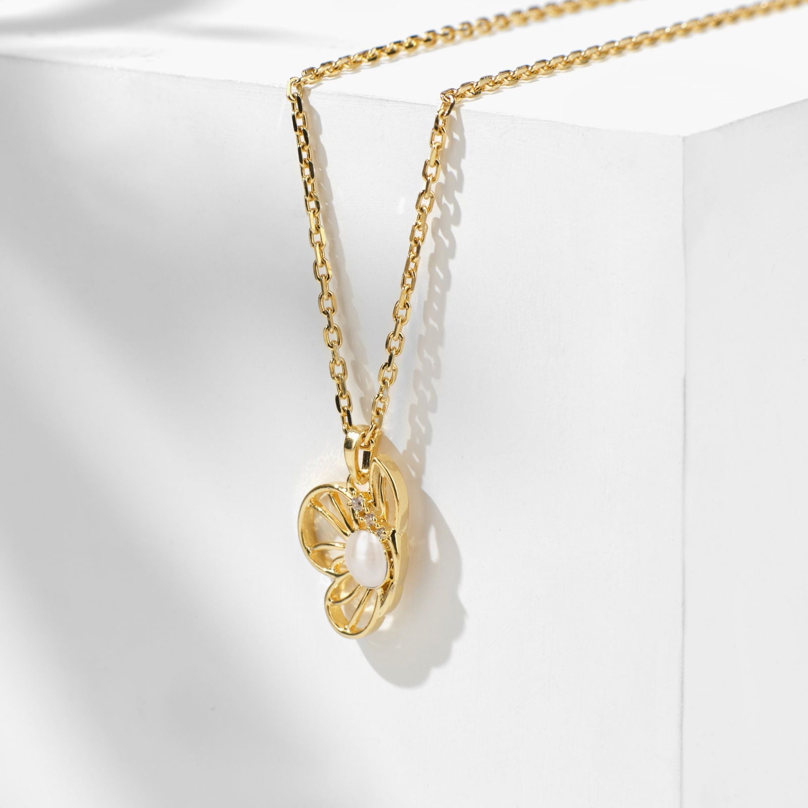 Dewdrop Bloom Pendant - Bold N' Italic