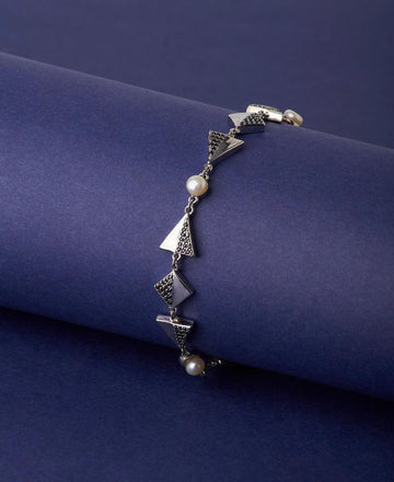 Fashionable Stone Studded Real Pearl Bracelet - Chandrani Pearls