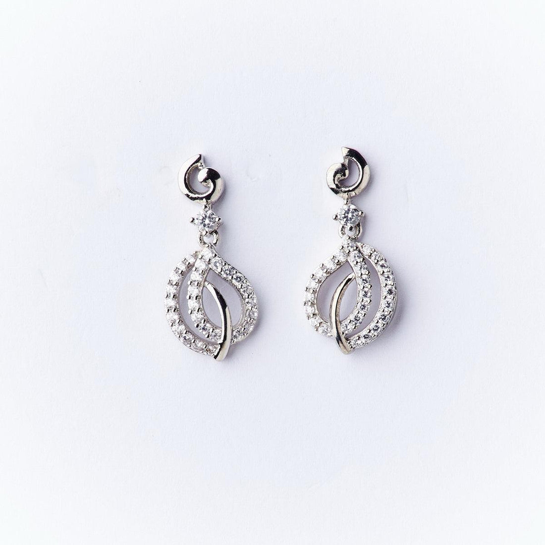 Graceful Silver Hanging Earring - Chandrani Pearls