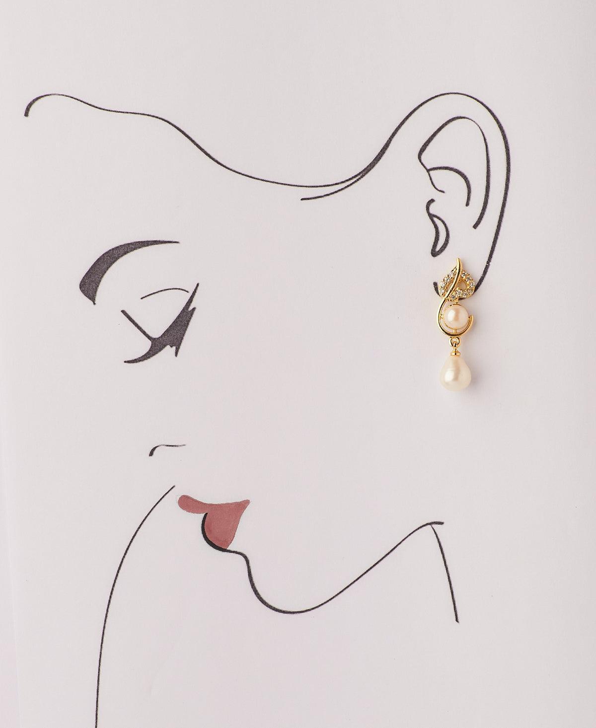 Graceful Stone Studded Earring - Chandrani Pearls