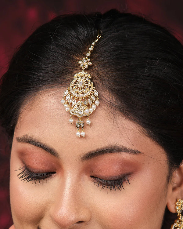 Ethereal Grace Pearl Mang Tikka