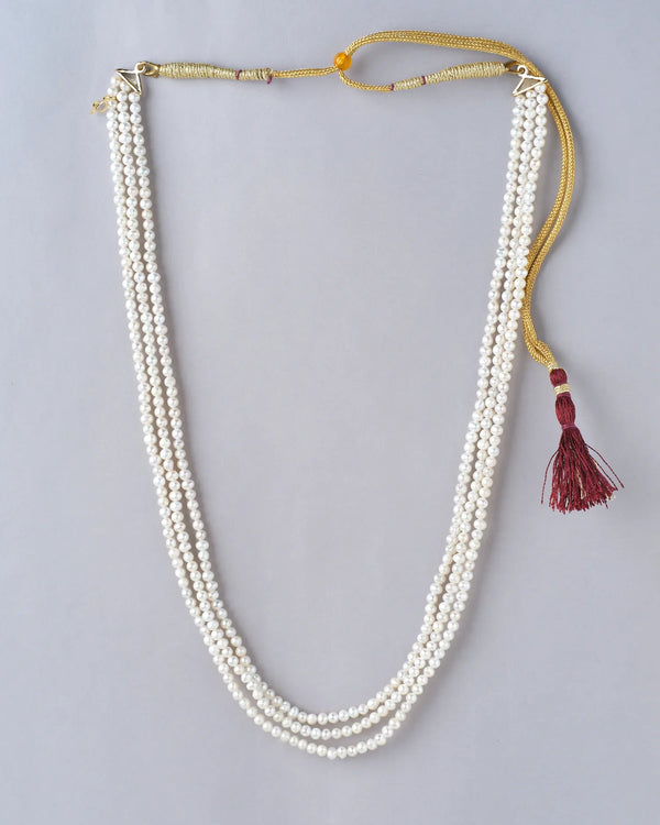 A Glistening White Peony Pearl Necklace