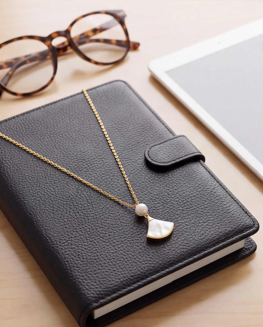 Gold-Toned Fan Pendant Pearl Necklace with Mother-of-Pearl Accent