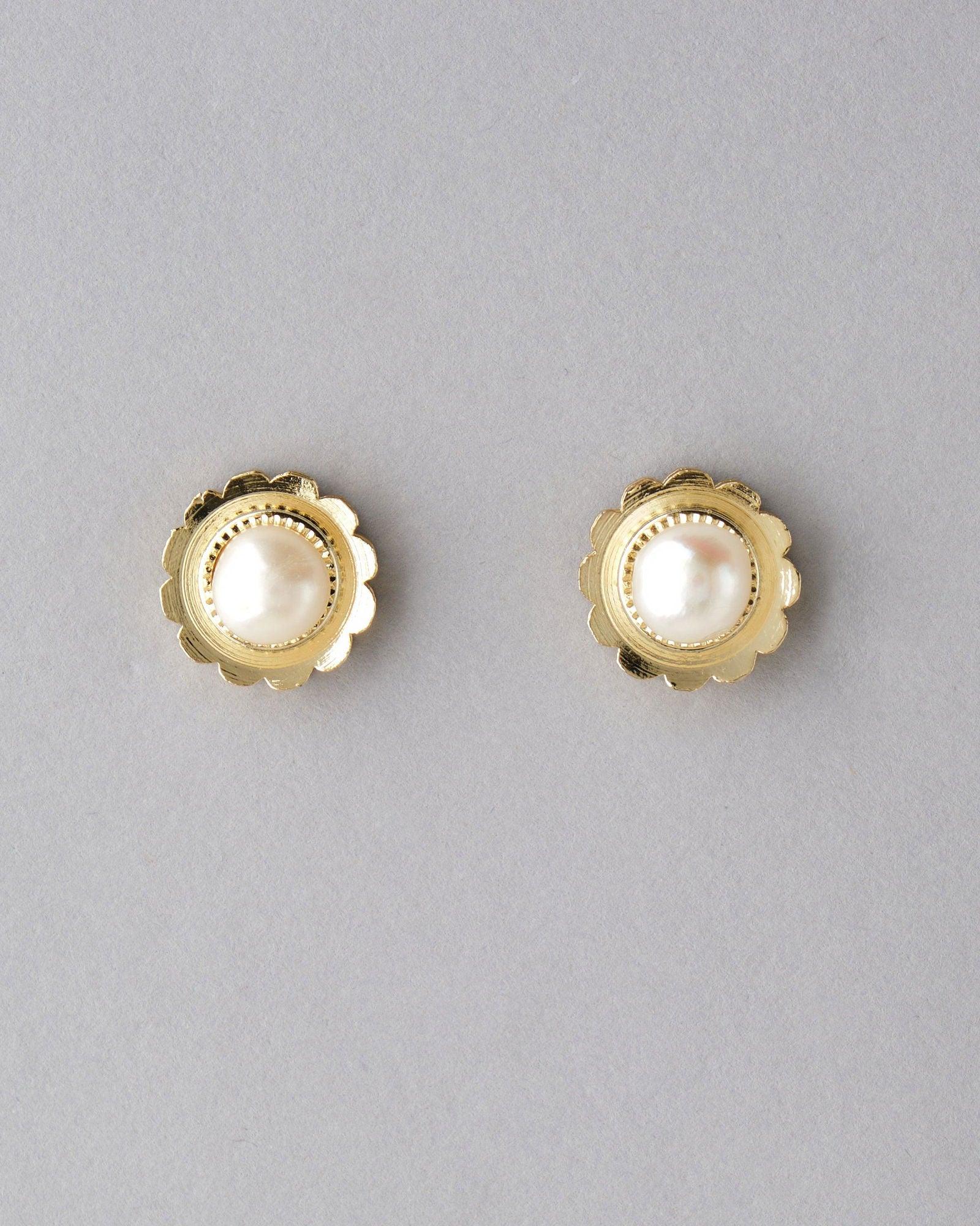 Pretty Floral Pearl Stud Earring - Chandrani Pearls