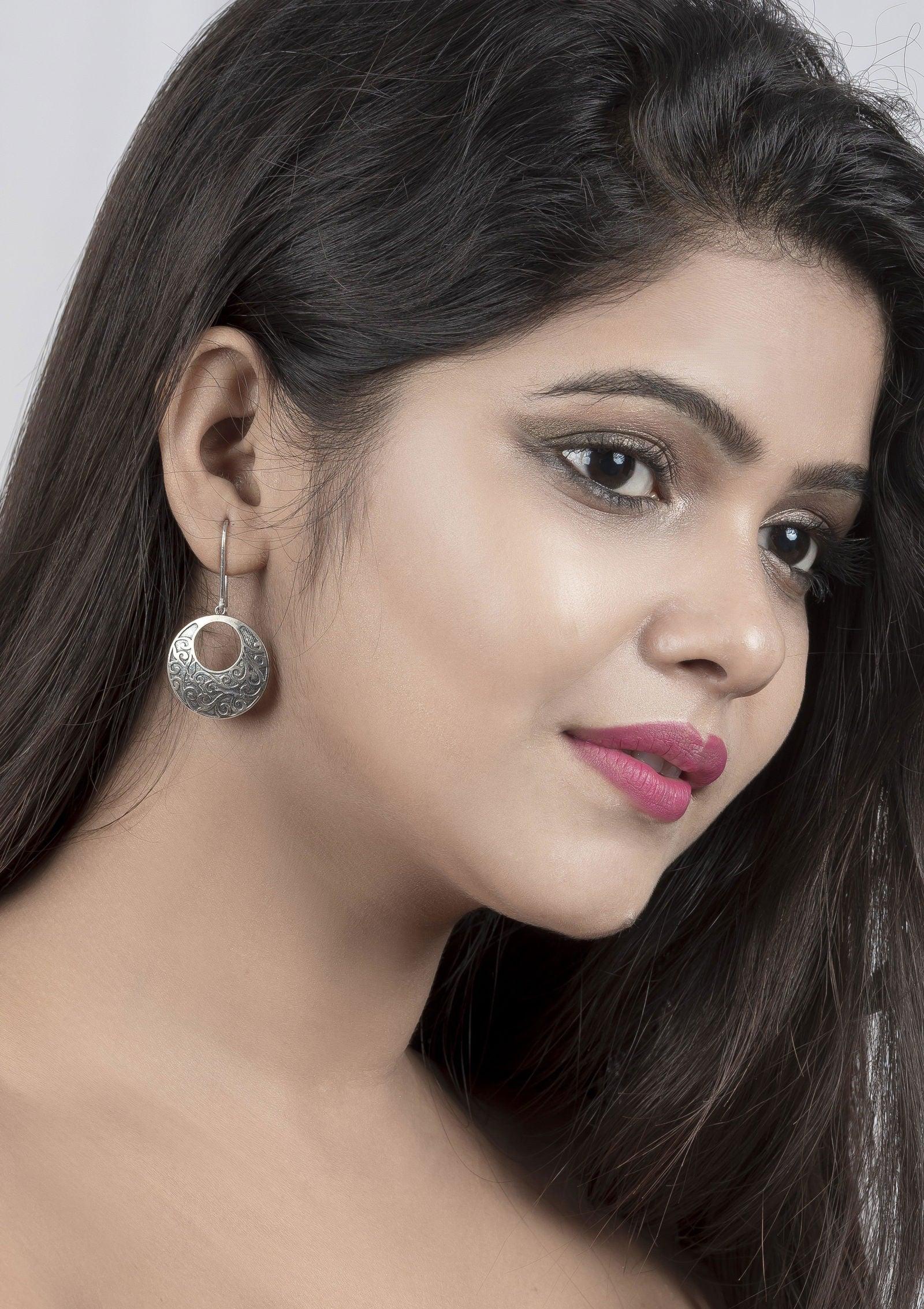 Pretty Silver Earring - Chandrani Pearls