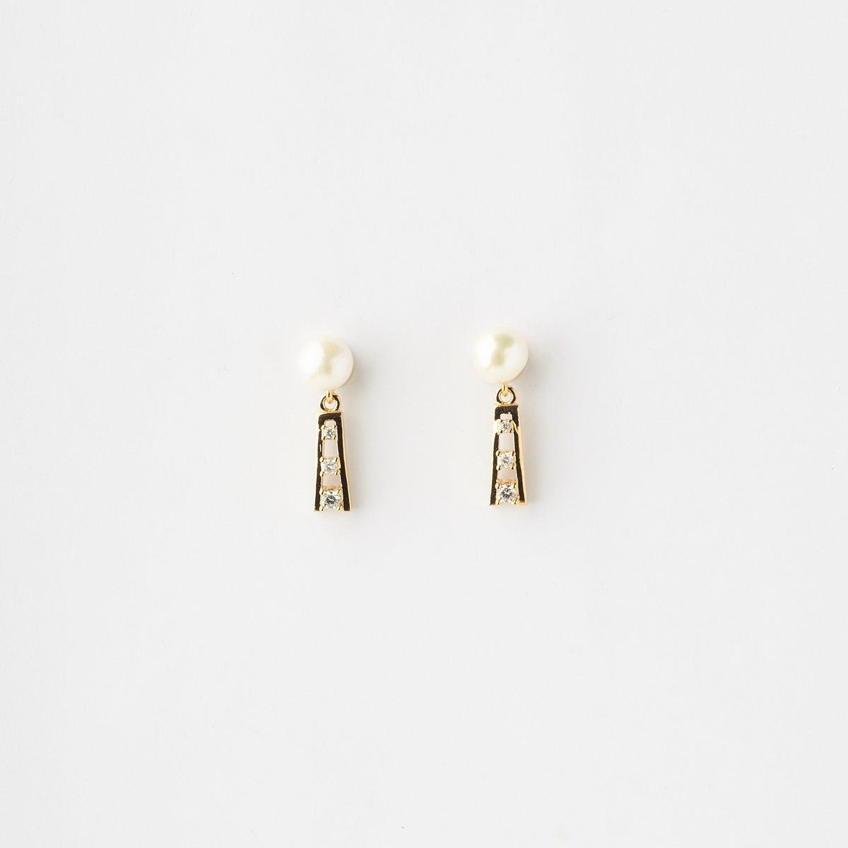 Pretty Stone Studded Silver Earring - Chandrani Pearls