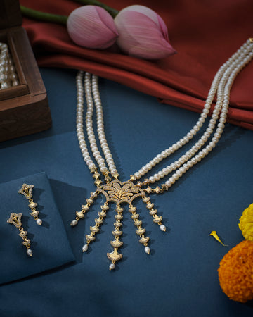 The Jomei Pearl Necklace Set