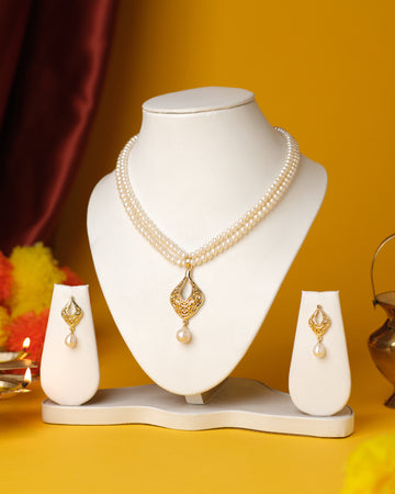 Elegant Pearl Necklace Set with Filigree Pendant