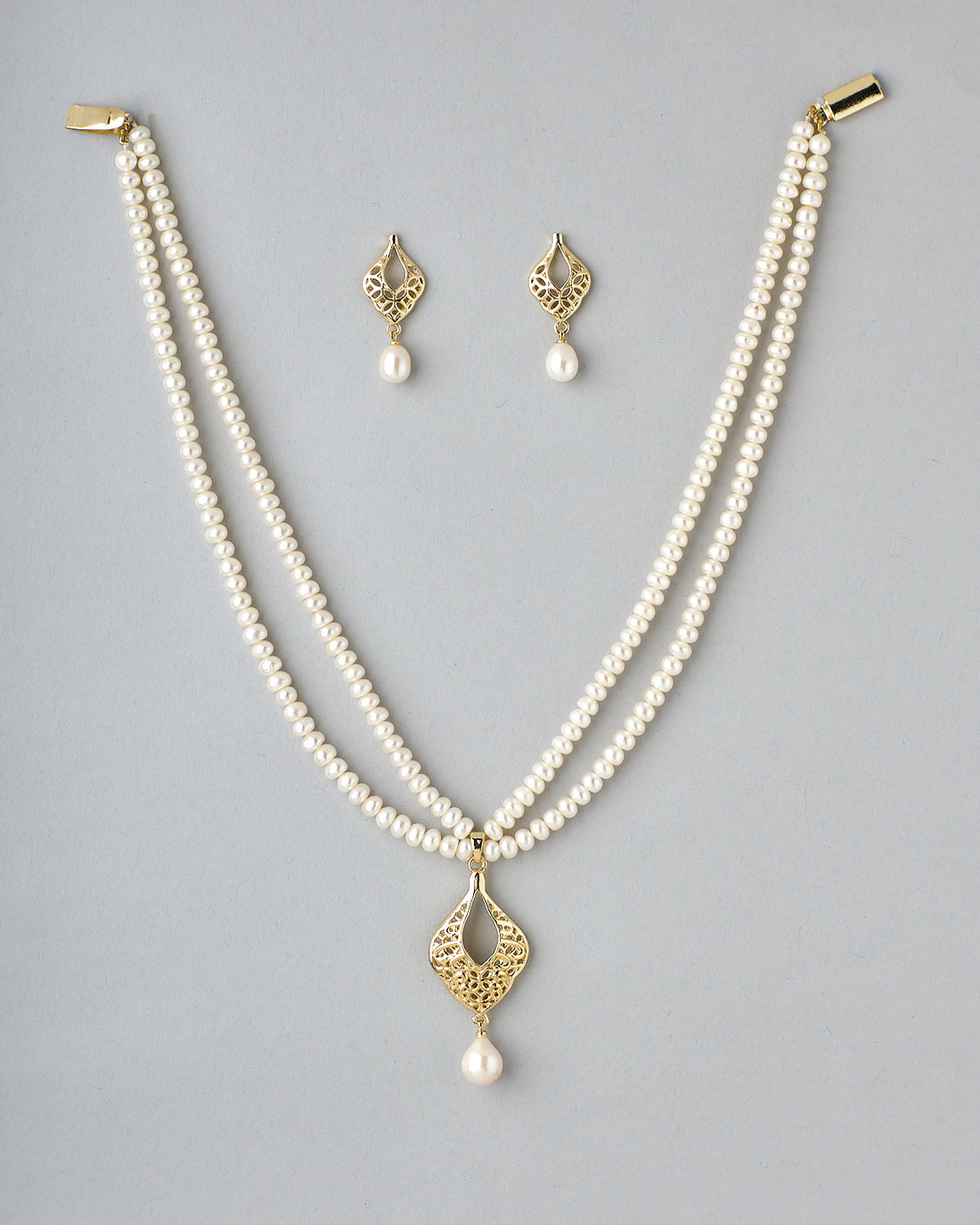 Elegant Pearl Necklace Set with Filigree Pendant