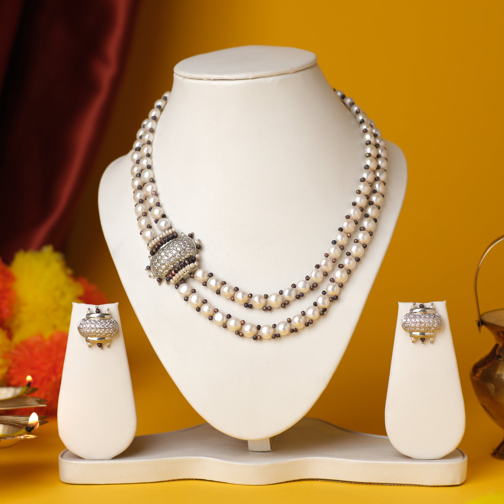 Double-Layer Black and White Pearl Necklace Set