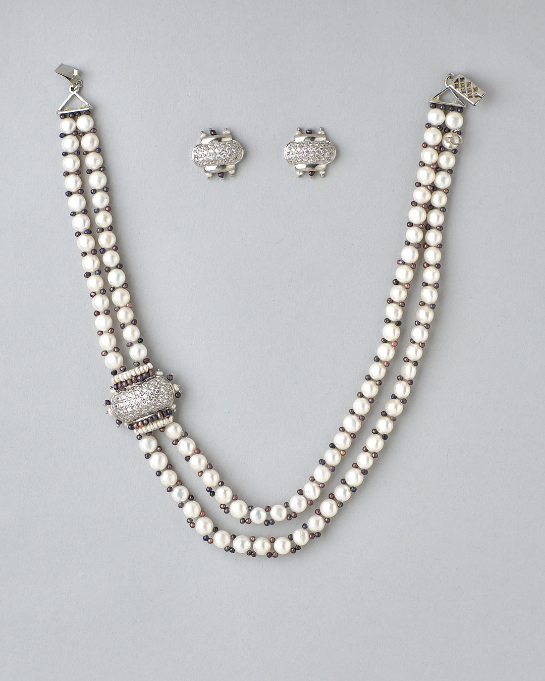 Double-Layer Black and White Pearl Necklace Set
