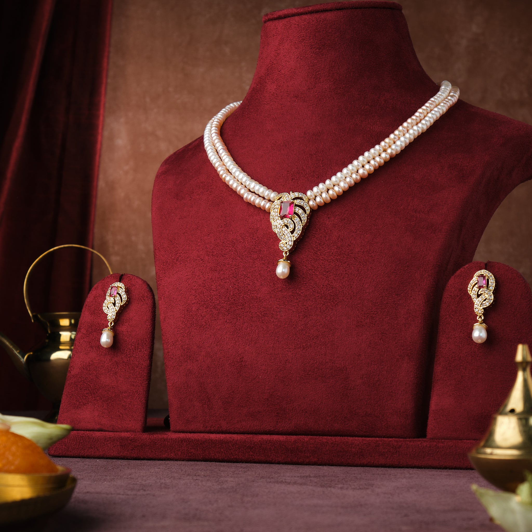 Traditional Pearl Necklace Set