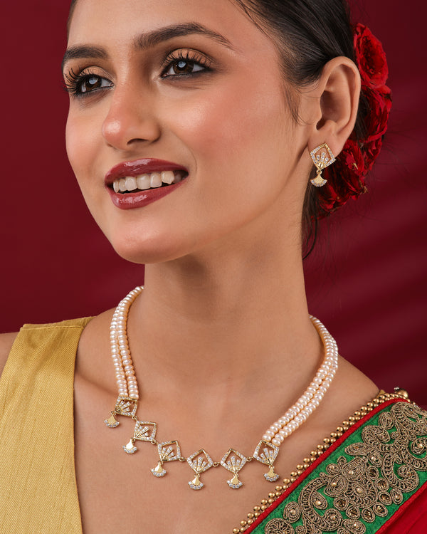 Gilded Romance Pearl Necklace Set