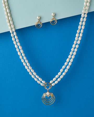The Evelynn White Pearl Necklace Set
