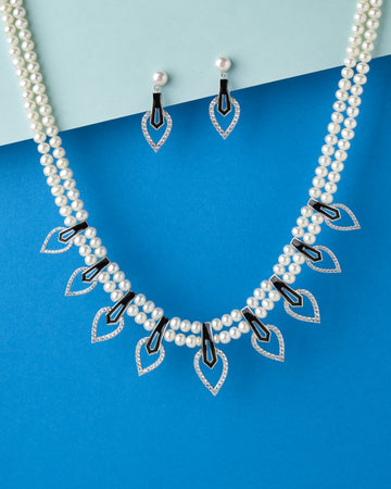 Artistic Leafy Pearl Necklace Set